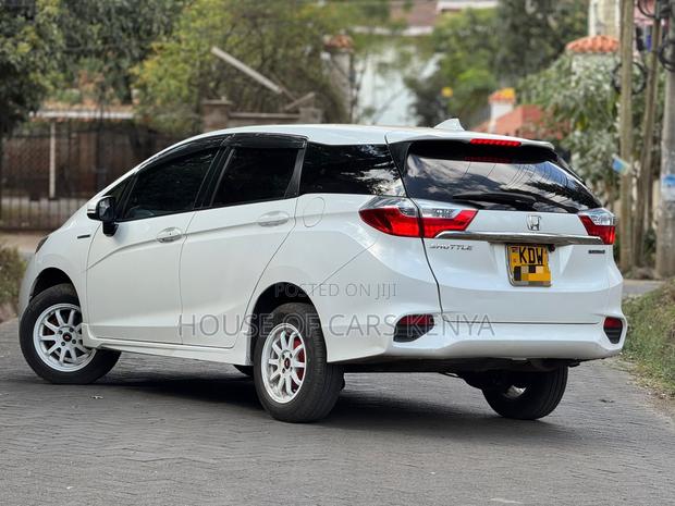 Honda Fit Shuttle 2018 White