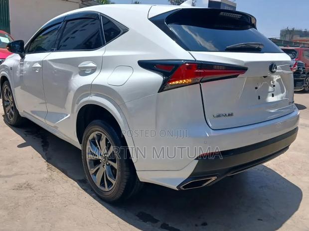 Lexus NX 300 FWD 2019 White