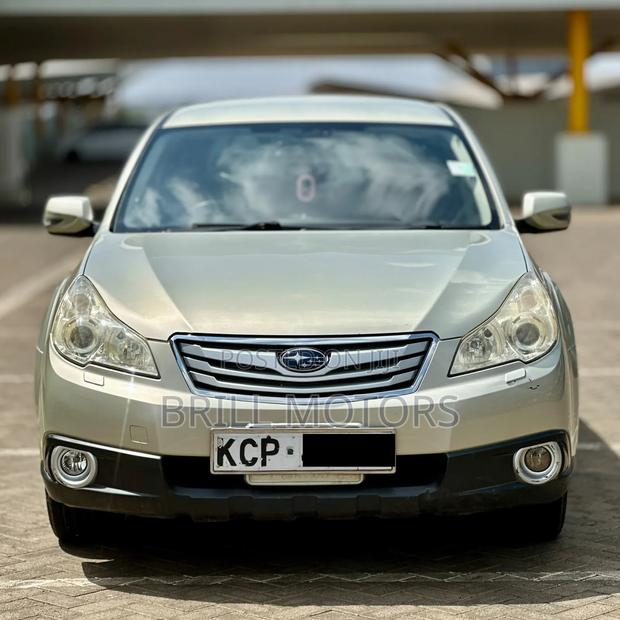 Subaru Outback 2010 Gold