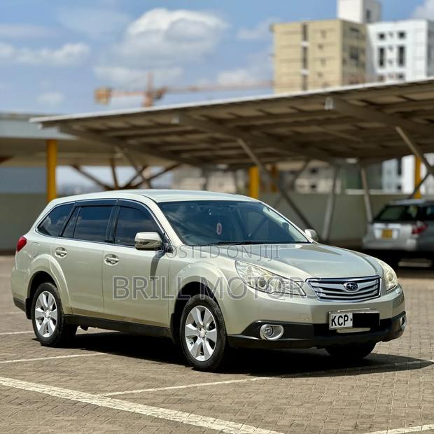 Subaru Outback 2010 Gold
