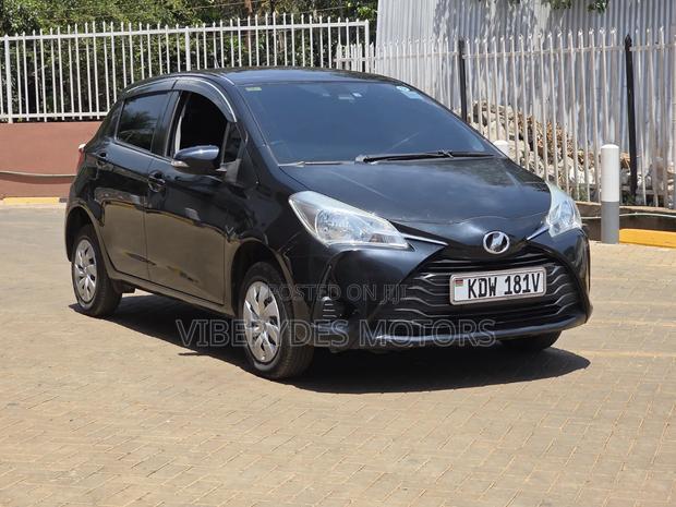 Toyota Vitz 2018 Burgundy