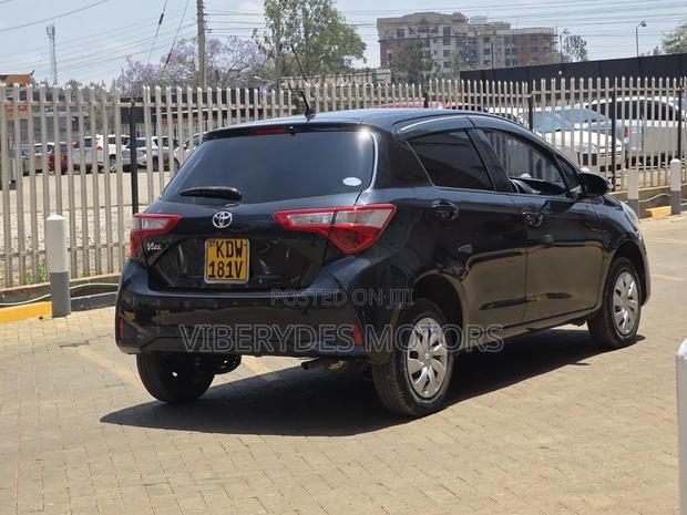 Toyota Vitz 2018 Burgundy
