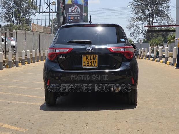 Toyota Vitz 2018 Burgundy