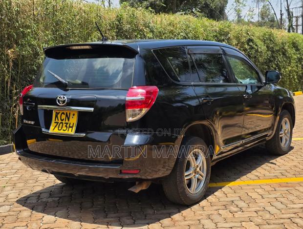 Toyota Vanguard 2010 Black