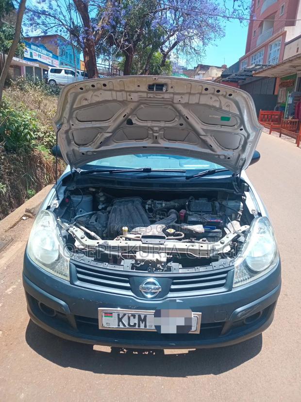 Nissan Advan 2010 Silver