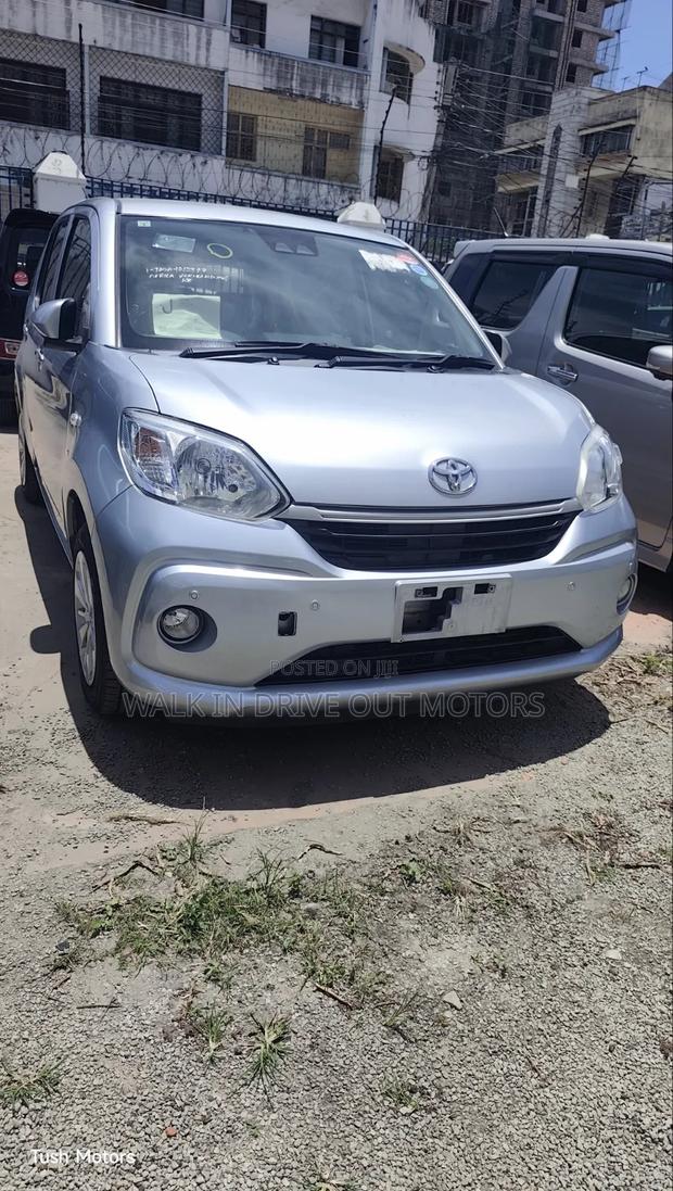 Toyota Passo 2019 Silver