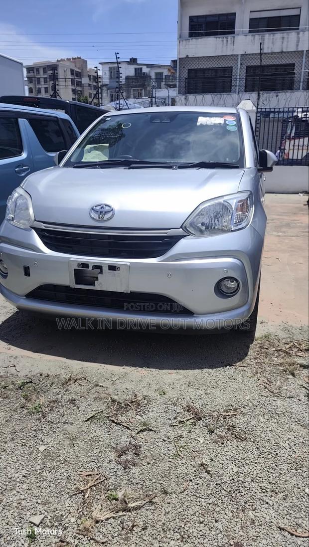 Toyota Passo 2019 Silver