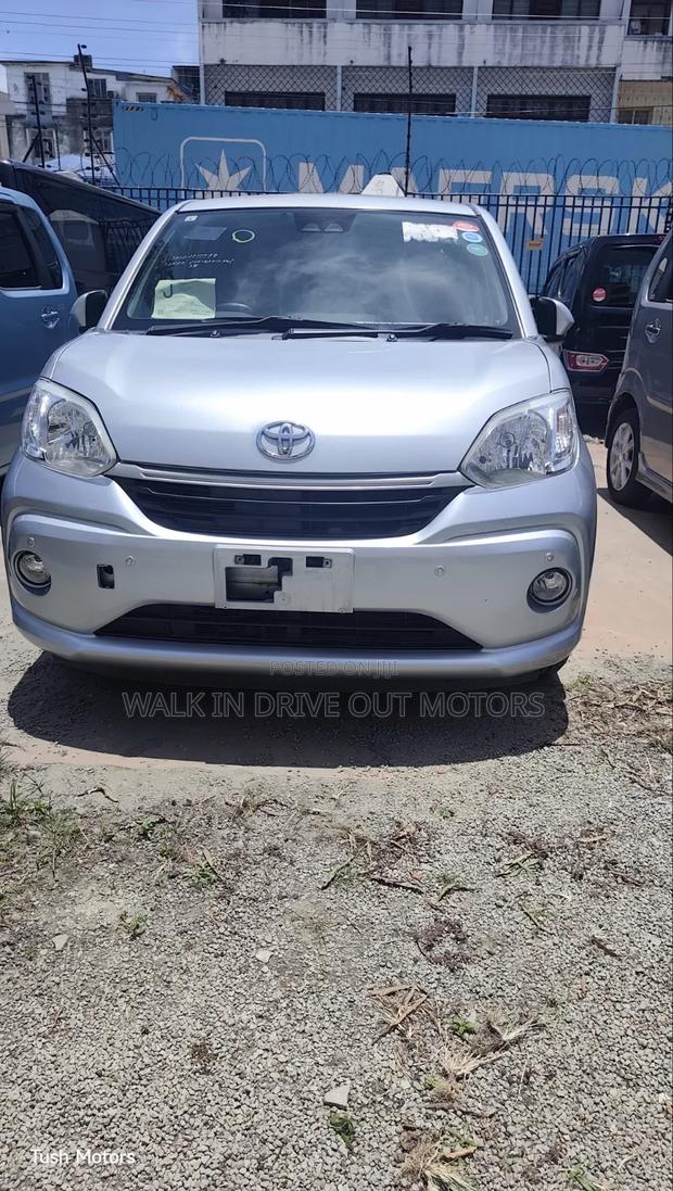 Toyota Passo 2019 Silver