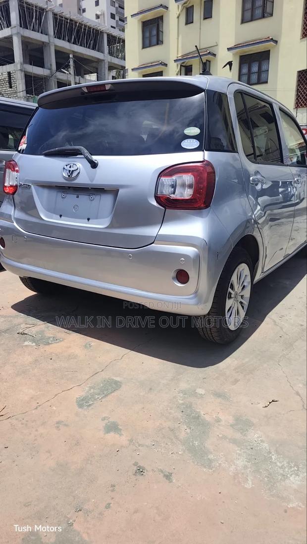 Toyota Passo 2019 Silver