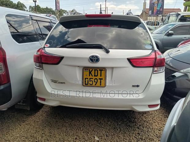 Toyota Corolla Fielder 1.5 Hybrid FWD 2017 White