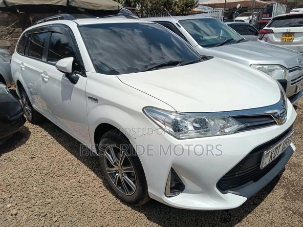 Toyota Corolla Fielder 1.5 Hybrid FWD 2017 White