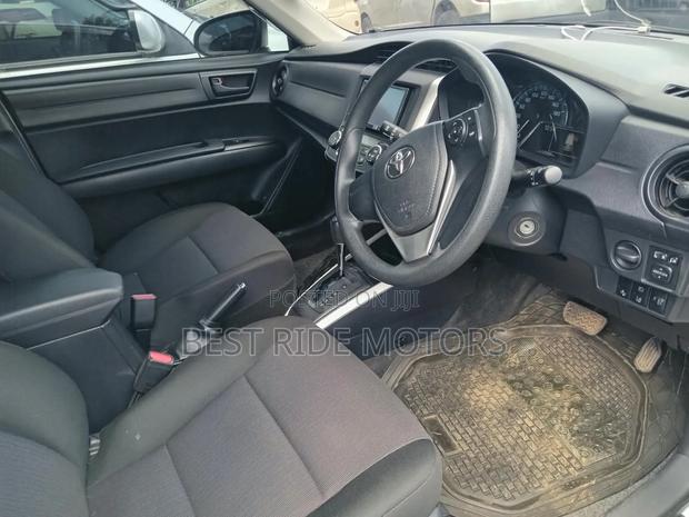 Toyota Corolla Fielder 1.5 Hybrid FWD 2017 White