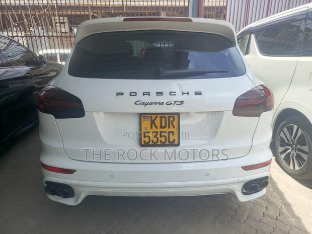 Porsche Cayenne 2017 White