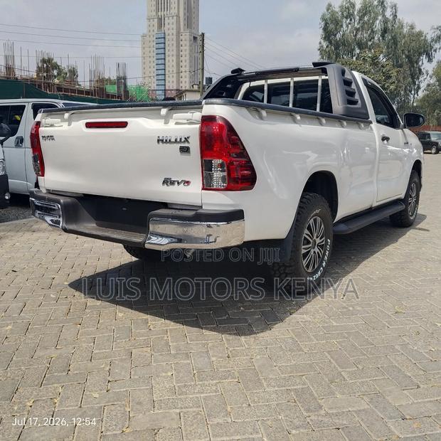 Toyota Hilux 2019 White