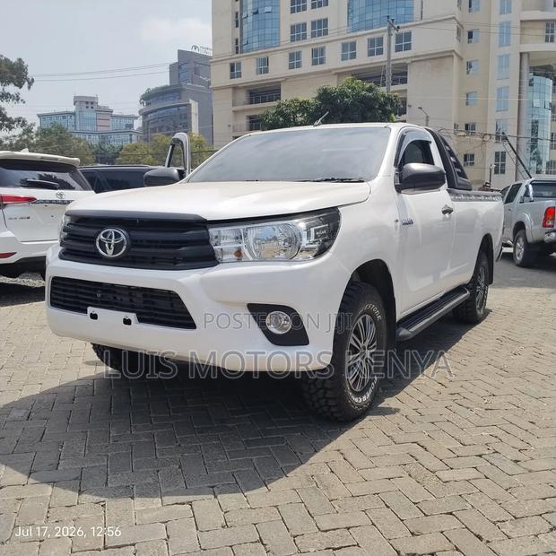 Toyota Hilux 2019 White