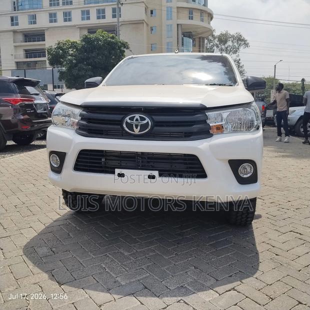 Toyota Hilux 2019 White