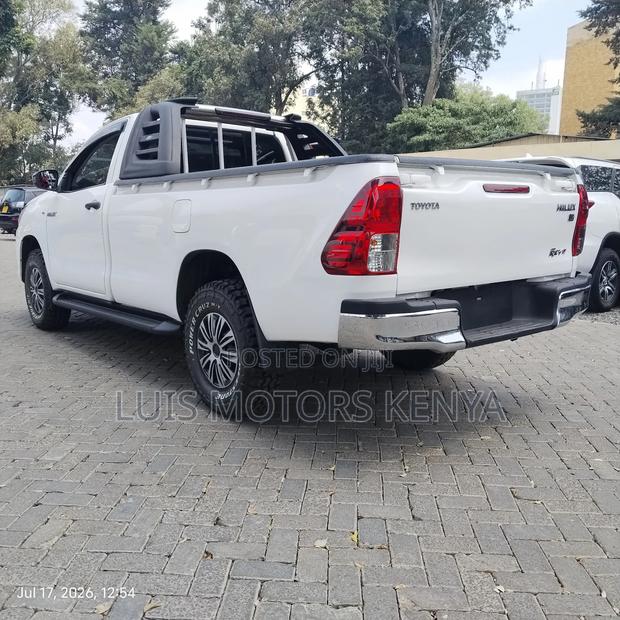 Toyota Hilux 2019 White