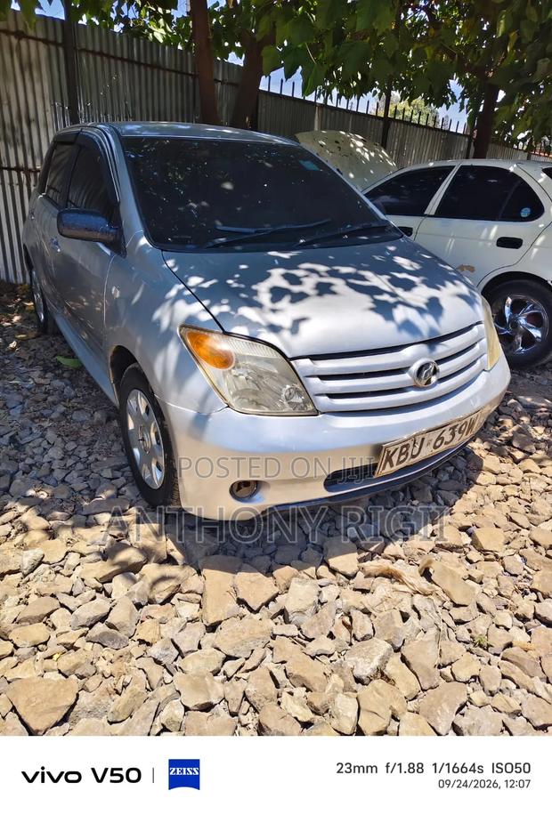 Toyota Vitz 1.5 FWD 5dr 2005 Silver