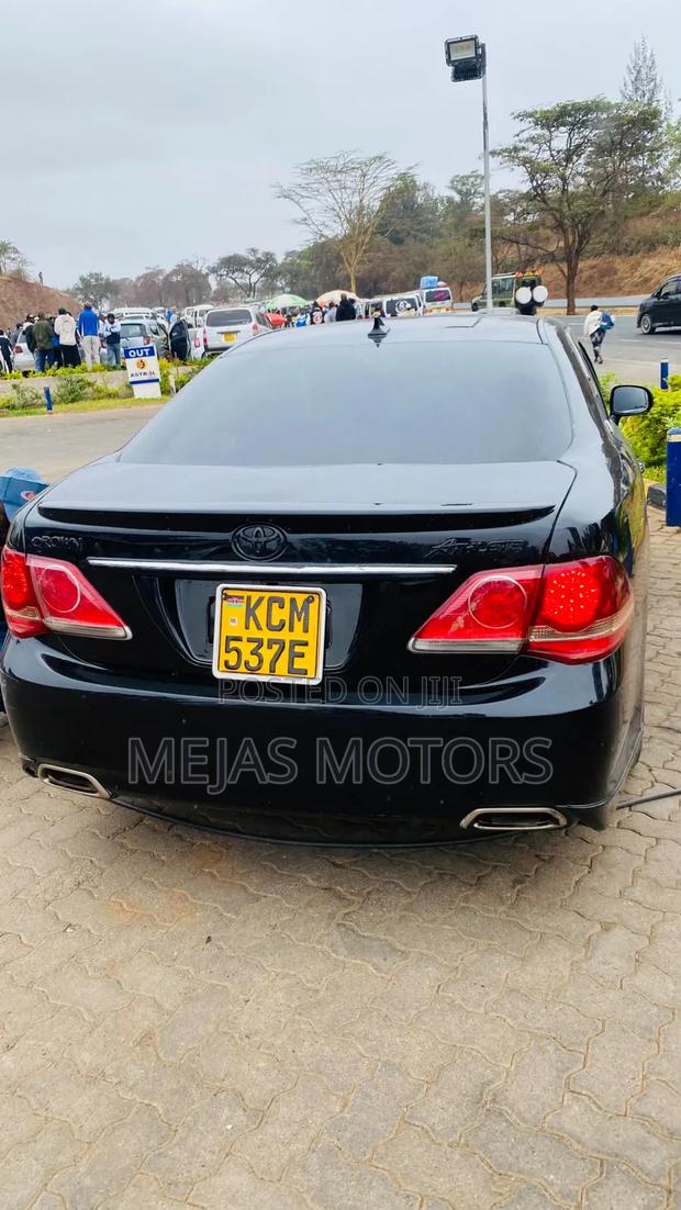 Toyota Crown 2011 Black