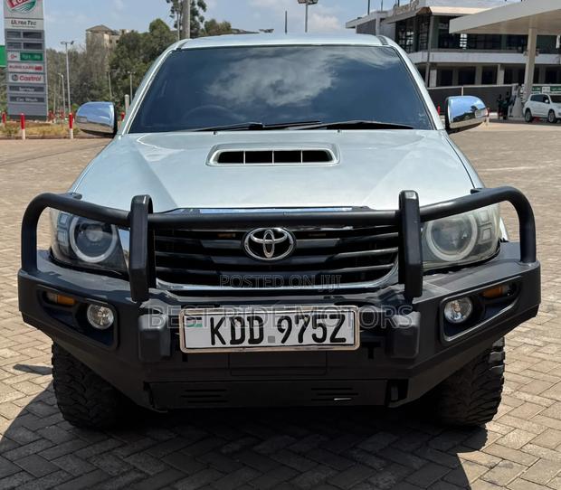 Toyota Hilux 2015 Silver