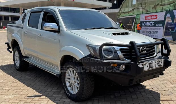Toyota Hilux 2015 Silver