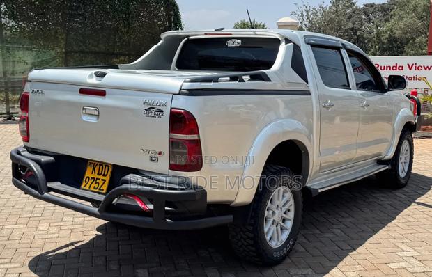 Toyota Hilux 2015 Silver