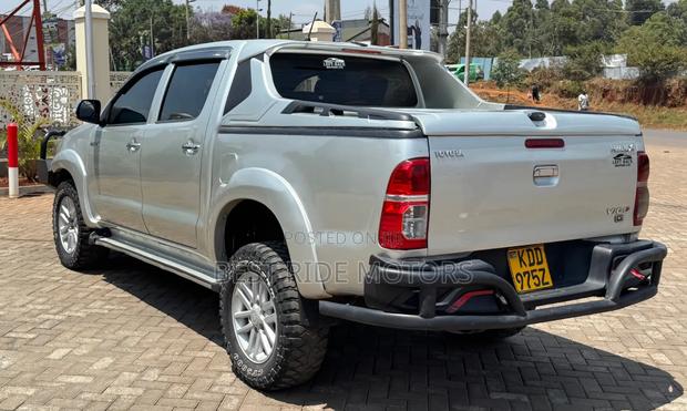 Toyota Hilux 2015 Silver