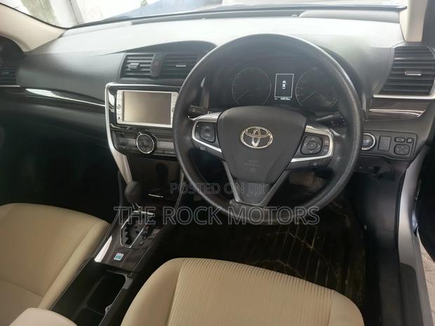 Toyota Premio 2019 Silver