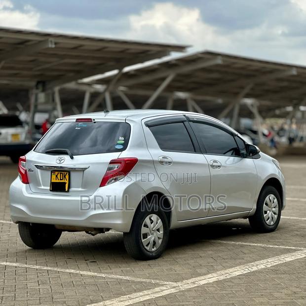 Toyota Vitz 2015 Silver