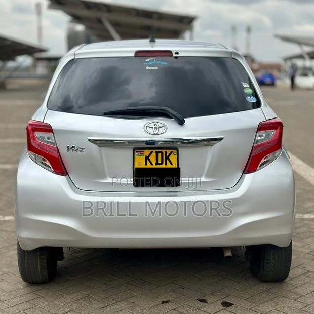 Toyota Vitz 2015 Silver