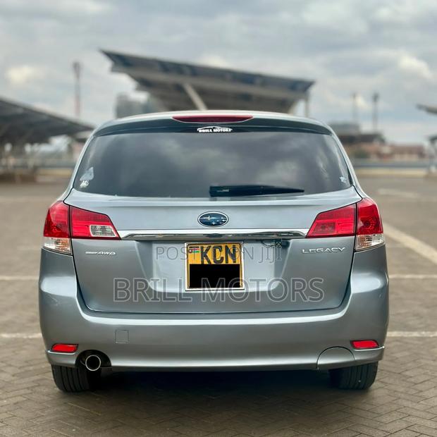 Subaru Legacy 2010 Silver
