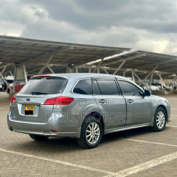 Subaru Legacy 2010 Silver