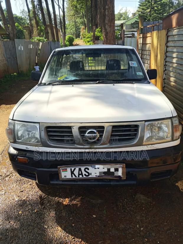 Nissan Hardbody 2005 White