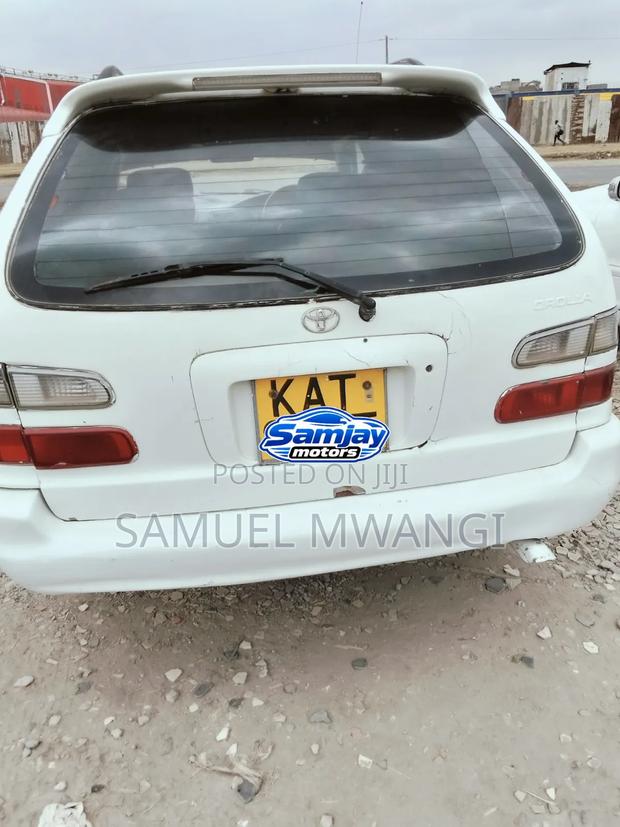 Toyota Corolla 1998 White
