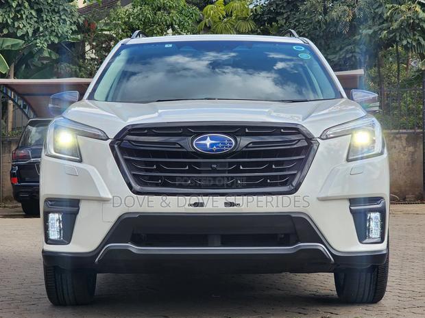 Subaru Forester Premium 2022 White