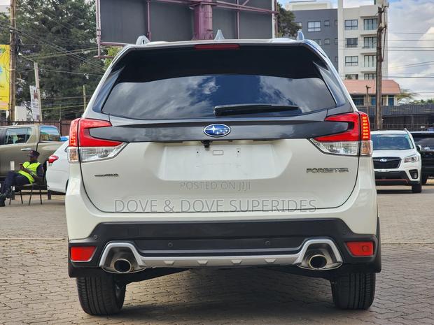 Subaru Forester Premium 2022 White
