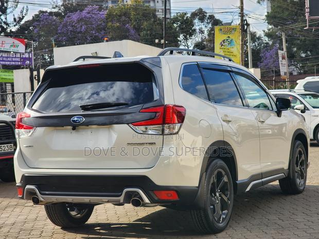 Subaru Forester Premium 2022 White