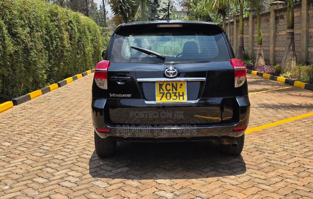 Toyota Vanguard 2010 Black