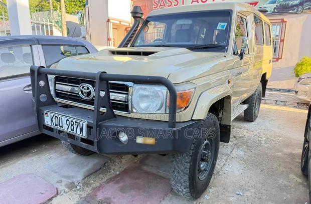 Toyota Land Cruiser 2018 Gray