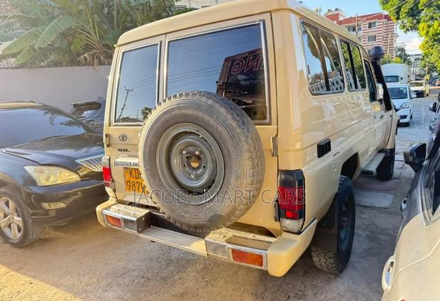Toyota Land Cruiser 2018 Gray