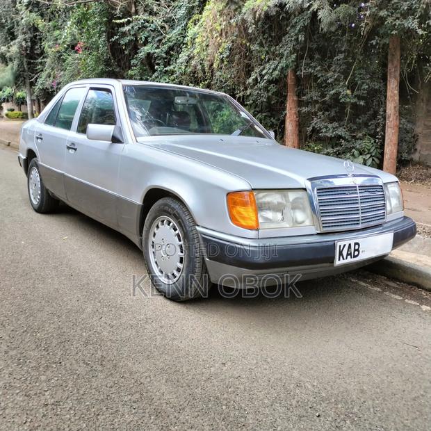 Mercedes-Benz 200E 1990 Silver