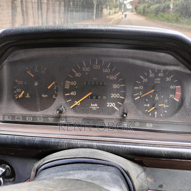 Mercedes-Benz 200E 1990 Silver