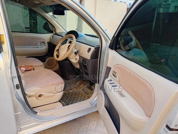 Toyota Sienta 2015 Silver