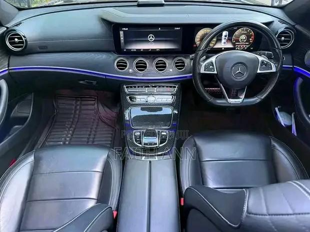 Mercedes-Benz E200 2023 Black
