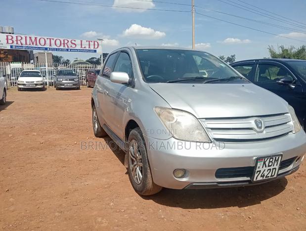 Toyota IST 2003 Silver