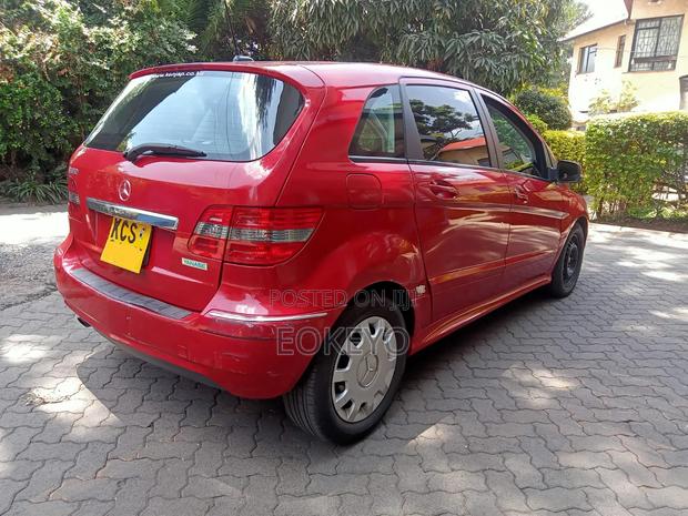 Mercedes-Benz B-Class B180 Petrol 2011 Red