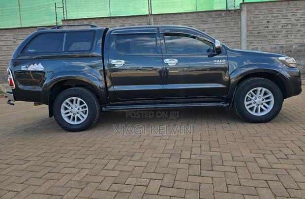 Toyota Hilux 2010 Black