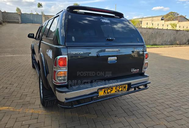 Toyota Hilux 2010 Black