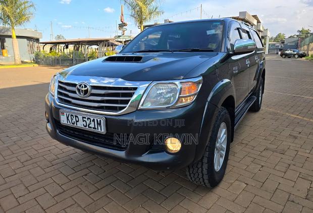 Toyota Hilux 2010 Black