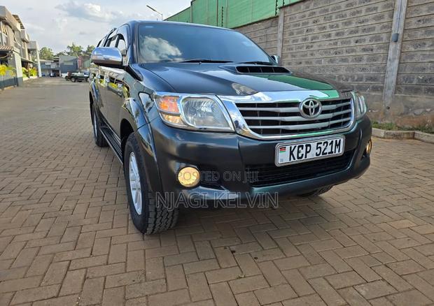 Toyota Hilux 2010 Black